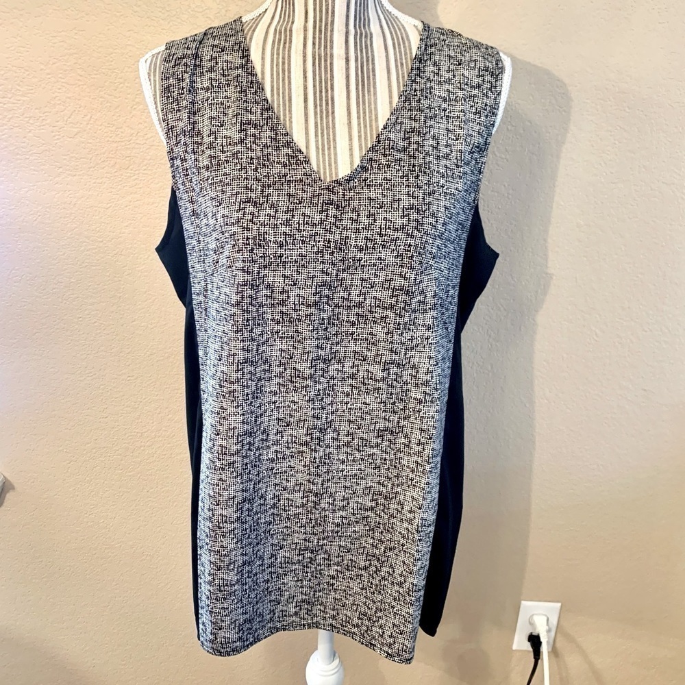 NEW Philosophy Top Medium Sleeveless Black White pattern Solid Black Back Panel
